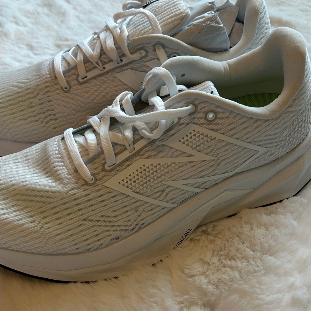 NWT Women’s New Balance White Sneakers - Picture 4 of 5